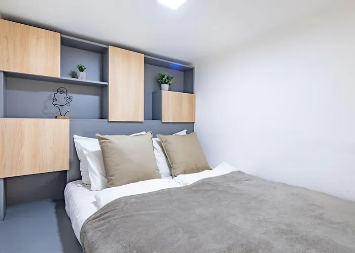Cityscape Budget Apartments Heaven
